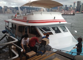 クルーザーに乗船